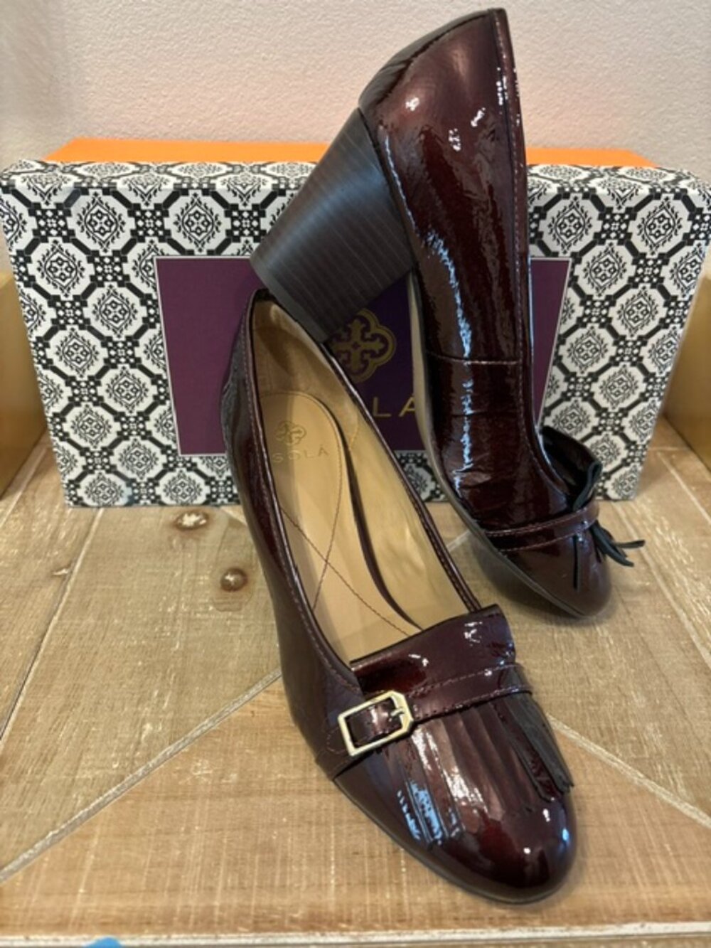 NEW Isola Tara Chianti Patent Leather Heels Sz 8 EU39 Office Chic Comfort Shoes